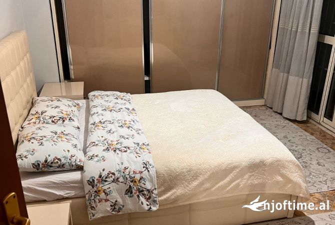 Shtepi me qera Apartament ne Tirane, 2+1, Mobilimi E mobiluar, Pagesa 550  Euro.