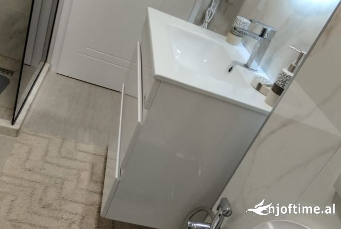 Shtepi me qera Apartament ne Tirane, 1+1, Mobilimi E mobiluar, Pagesa 43,000  Leke.