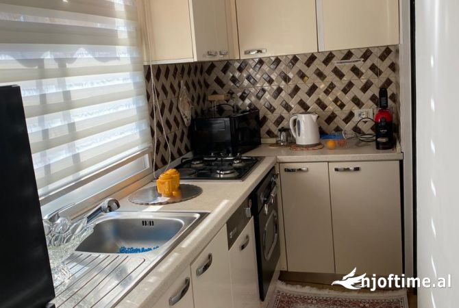 Shtepi me qera Apartament ne Tirane, 2+1, Mobilimi E mobiluar, Pagesa 800  Euro.