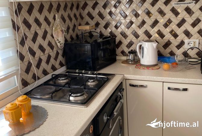 Shtepi me qera Apartament ne Tirane, 2+1, Mobilimi E mobiluar, Pagesa 800  Euro.