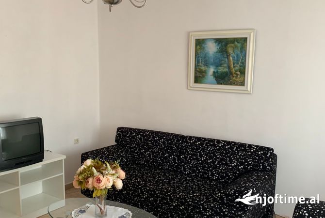 Shtepi me qera Apartament ne Tirane, 1+1, Mobilimi E mobiluar, Pagesa 40,000  Leke.