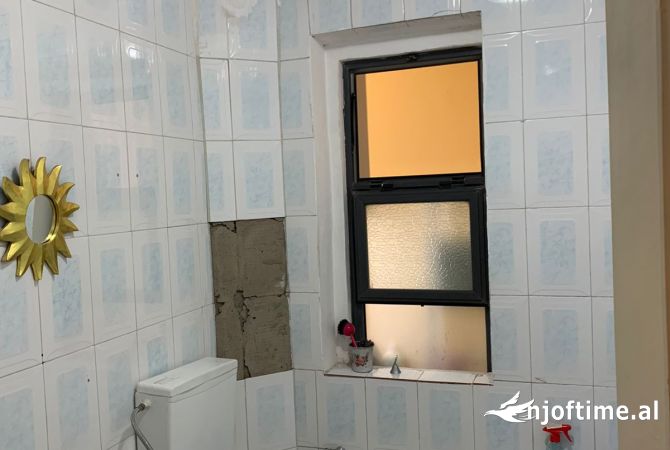 Shtepi me qera Apartament ne Tirane, 1+1, Mobilimi E mobiluar, Pagesa 40,000  Leke.