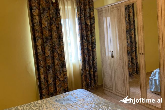 Shtepi me qera Apartament ne Tirane, 1+1, Mobilimi E mobiluar, Pagesa 40,000  Leke.