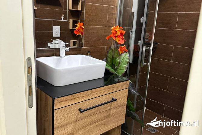 Shtepi ne shitje Apartament ne Tirane, 2+1, Mobilimi E mobiluar, Pagesa 168,000  Euro.