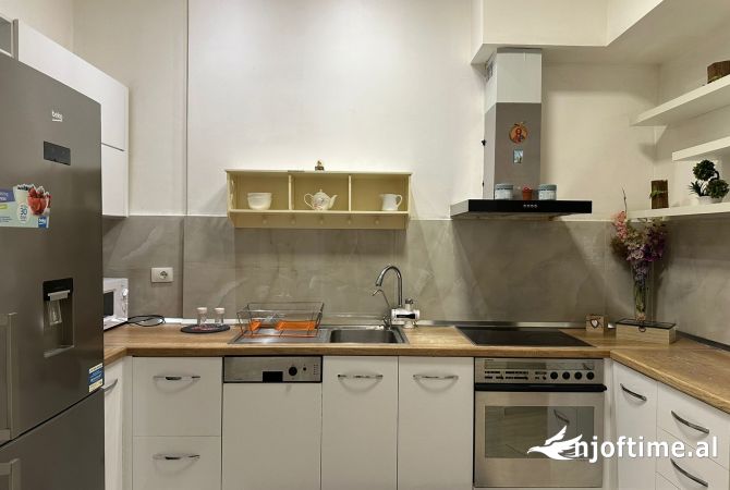 Shtepi ne shitje Apartament ne Tirane, 2+1, Mobilimi E mobiluar, Pagesa 168,000  Euro.