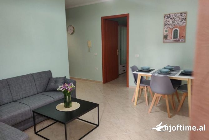 Shtepi me qera Apartament ne Tirane, 1+1, Mobilimi E mobiluar, Pagesa 50,000  Leke.