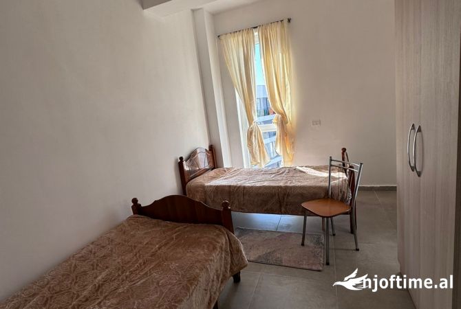 Shtepi me qera Apartament ne Tirane, 2+1, Mobilimi E mobiluar, Pagesa 45,000  Leke.