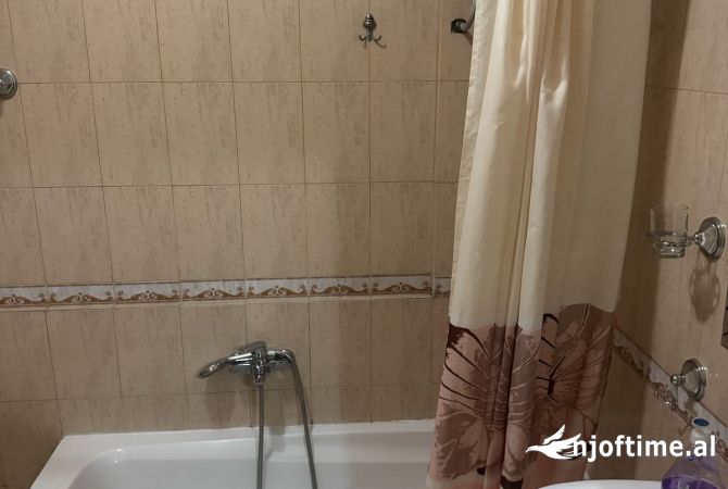 Shtepi me qera Apartament ne Tirane, 1+1, Mobilimi E mobiluar, Pagesa 45,000  Leke.