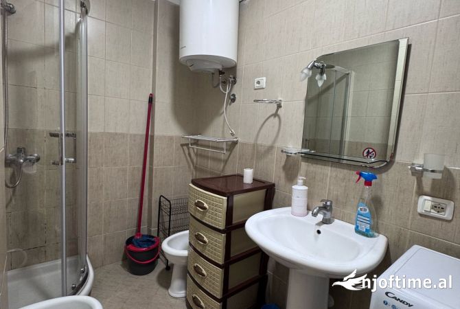 Shtepi me qera Apartament ne Tirane, 1+1, Mobilimi E mobiluar, Pagesa 50,000  Leke.