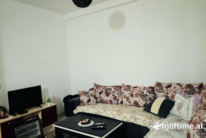 Shtepi me qera Apartament ne Tirane, 1+1, Mobilimi E mobiluar, Pagesa 40,000  Leke.