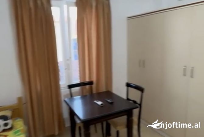 Shtepi me qera Apartament ne Tirane, Garsoniere, Mobilimi E mobiluar, Pagesa 28,000  Leke.