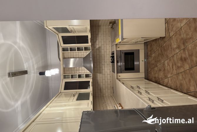 Shtepi ne shitje Apartament ne Tirane, 1+1, Mobilimi E mobiluar, Pagesa 81,000  Euro.