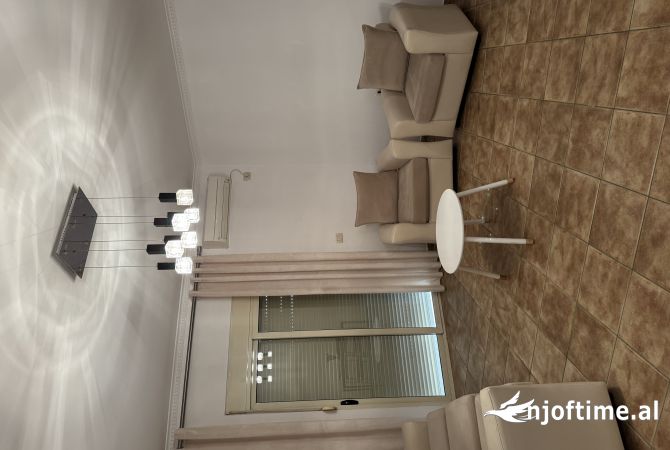 Shtepi ne shitje Apartament ne Tirane, 1+1, Mobilimi E mobiluar, Pagesa 81,000  Euro.