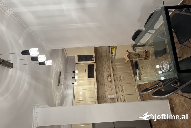 Shtepi ne shitje Apartament ne Tirane, 1+1, Mobilimi E mobiluar, Pagesa 81,000  Euro.