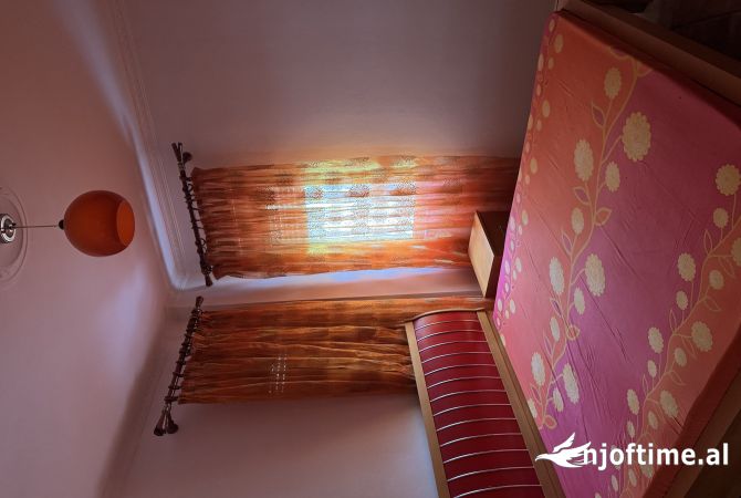 Shtepi ne shitje Apartament ne Tirane, 1+1, Mobilimi E mobiluar, Pagesa 81,000  Euro.