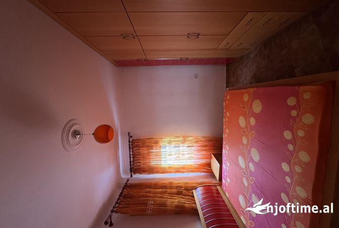 Shtepi ne shitje Apartament ne Tirane, 1+1, Mobilimi E mobiluar, Pagesa 81,000  Euro.