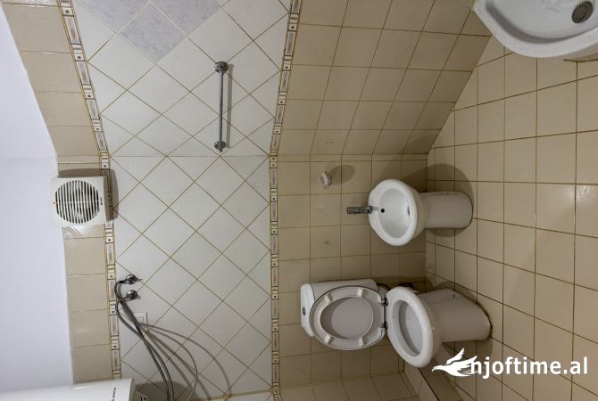 Shtepi ne shitje Apartament ne Tirane, 1+1, Mobilimi E mobiluar, Pagesa 81,000  Euro.