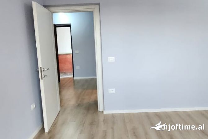 Shtepi me qera Apartament ne Tirane, 2+1, Mobilimi Pjeserisht e mobiluar, Pagesa 500  Euro.