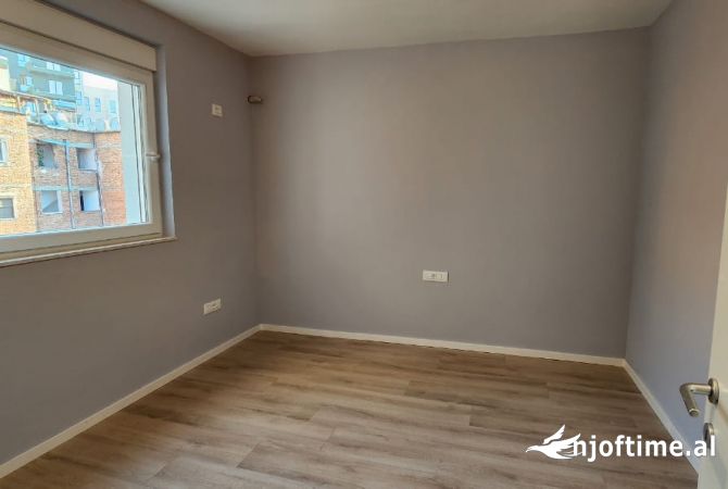 Shtepi me qera Apartament ne Tirane, 2+1, Mobilimi Pjeserisht e mobiluar, Pagesa 500  Euro.