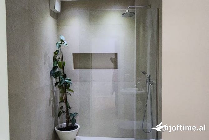 Shtepi me qera Apartament ne Tirane, 2+1, Mobilimi Pjeserisht e mobiluar, Pagesa 500  Euro.