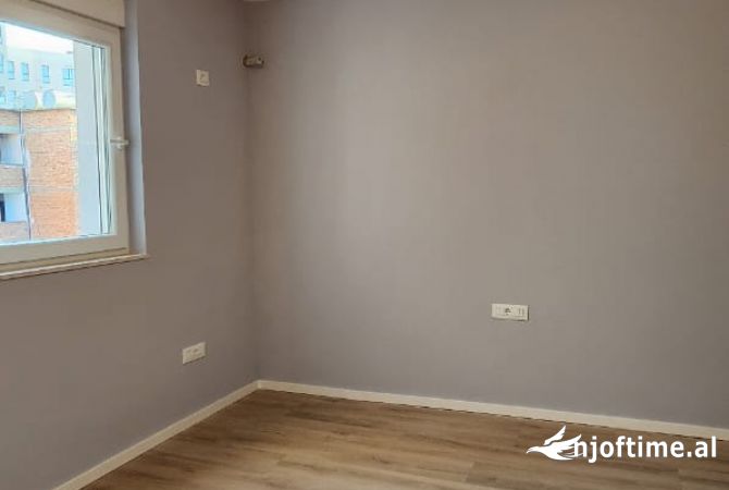 Shtepi me qera Apartament ne Tirane, 2+1, Mobilimi Pjeserisht e mobiluar, Pagesa 500  Euro.