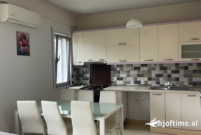 Shtepi me qera Apartament ne Tirane, 2+1, Mobilimi E mobiluar, Pagesa 50,000  Leke.