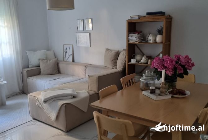 Shtepi me qera Apartament ne Tirane, 1+1, Mobilimi E mobiluar, Pagesa 400  Euro.