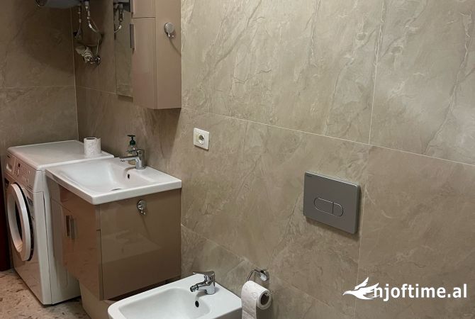 Shtepi me qera Apartament ne Tirane, 2+1, Mobilimi E mobiluar, Pagesa 550  Euro.