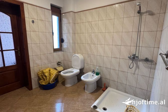 Shtepi me qera Apartament ne Tirane, 1+1, Mobilimi E mobiluar, Pagesa 40,000  Leke.