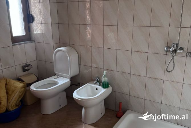 Shtepi me qera Apartament ne Tirane, 1+1, Mobilimi E mobiluar, Pagesa 40,000  Leke.