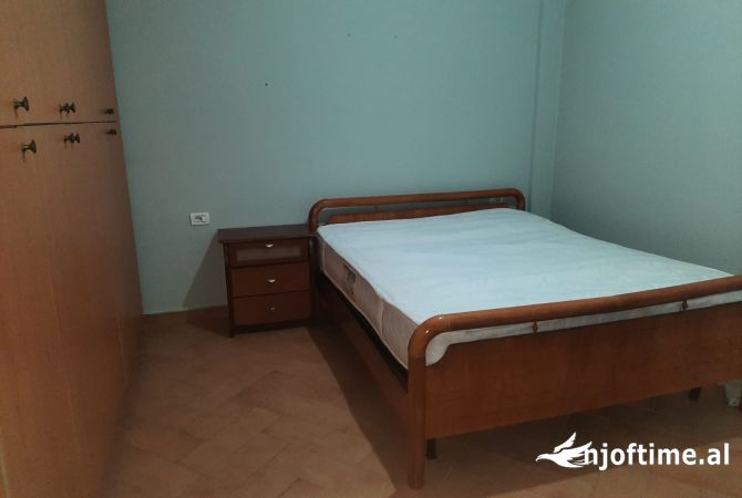 Shtepi me qera Apartament ne Tirane, 2+1, Mobilimi E mobiluar, Pagesa 35,000  Leke.