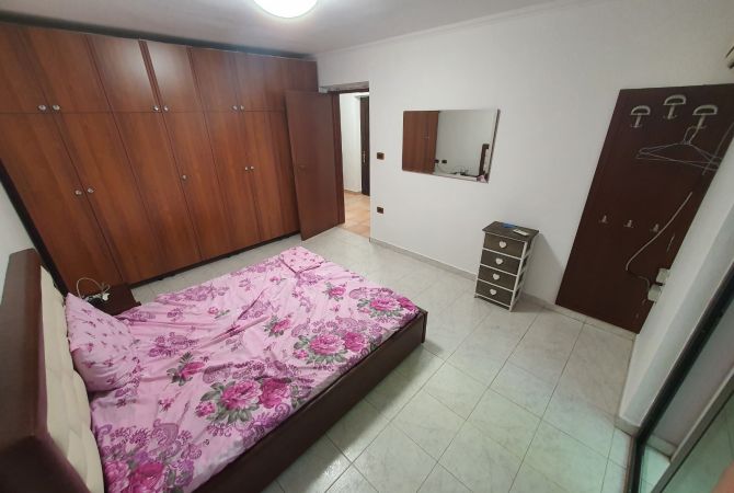 Shtepi ne shitje Apartament ne Tirane, 3+1, Mobilimi E mobiluar, Pagesa 260,000  Euro.