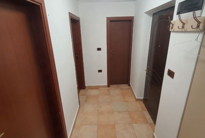 Shtepi ne shitje Apartament ne Tirane, 3+1, Mobilimi E mobiluar, Pagesa 260,000  Euro.