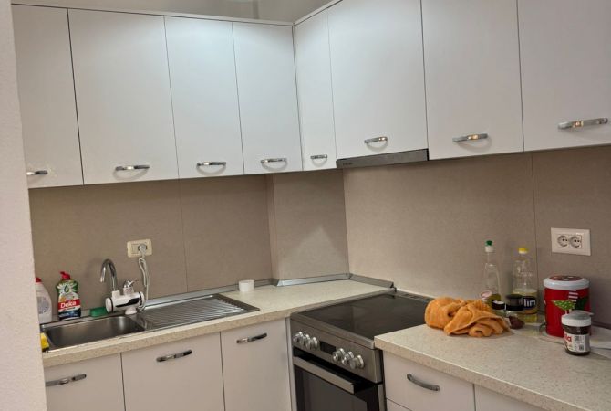 Shtepi ne shitje Apartament ne Tirane, 1+1, Mobilimi E mobiluar, Pagesa 105,000  Euro.