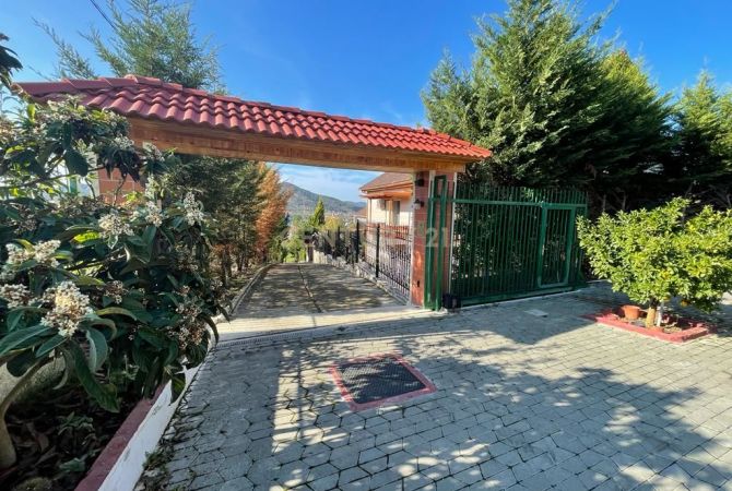 Shtepi ne shitje Vila Luksoze ne Tirane, 7+1, Mobilimi E mobiluar, Pagesa 350,000  Euro.