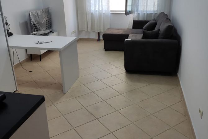 Shtepi me qera 1+1 ne Tirane - 40,000 Leke