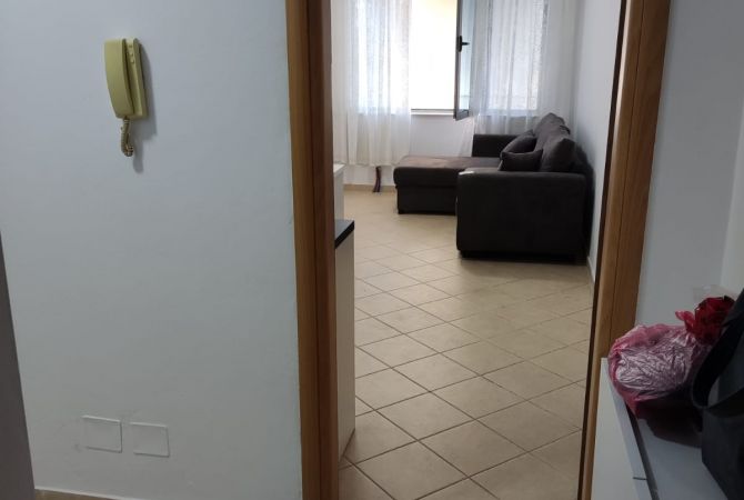 Shtepi me qera Apartament ne Tirane, 1+1, Mobilimi E mobiluar, Pagesa 40,000  Leke.
