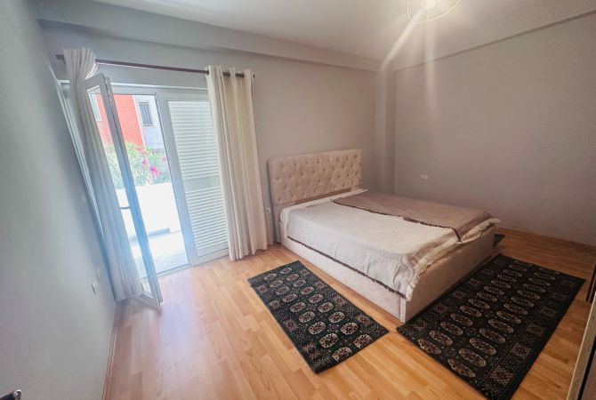 Shtepi me qera Apartament ne Tirane, 2+1, Mobilimi E mobiluar, Pagesa 500  Euro.