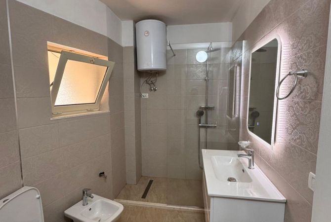 Shtepi me qera Apartament ne Tirane, 2+1, Mobilimi E mobiluar, Pagesa 750  Euro.