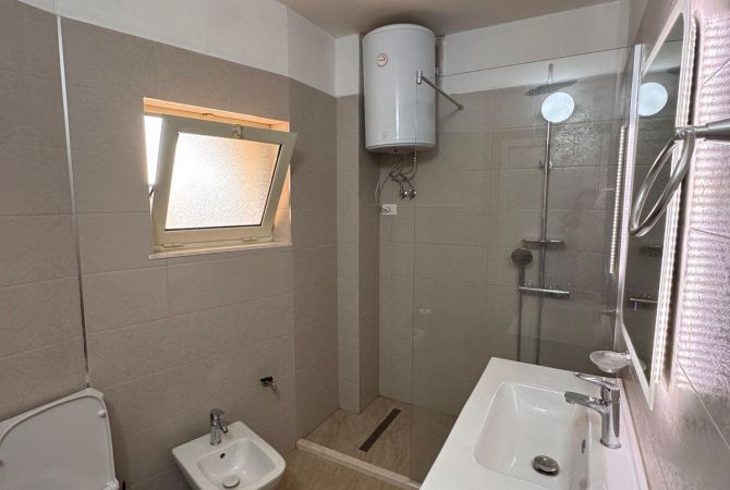 Shtepi me qera Apartament ne Tirane, 2+1, Mobilimi E mobiluar, Pagesa 750  Euro.