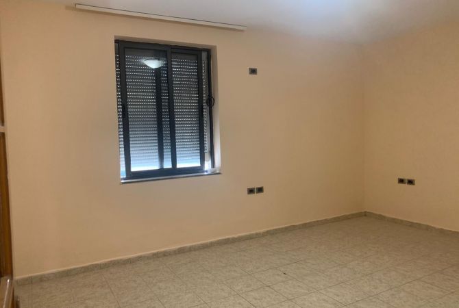 Jepet me qera Ambient Biznesi 1+1 , 21 Dhjetori ( rruga Muhamet Gjollesha 500euro