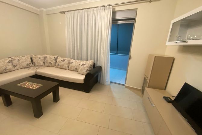 Shtepi me qera Apartament ne Tirane, 2+1, Mobilimi E mobiluar, Pagesa 400  Euro.