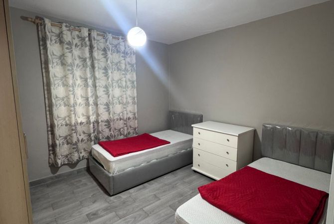 Shtepi me qera Apartament ne Tirane, 2+1, Mobilimi E mobiluar, Pagesa 55,000  Leke.