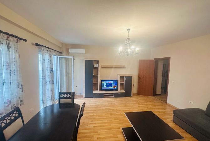 Shtepi me qera 2+1 ne Tirane - 430 Euro