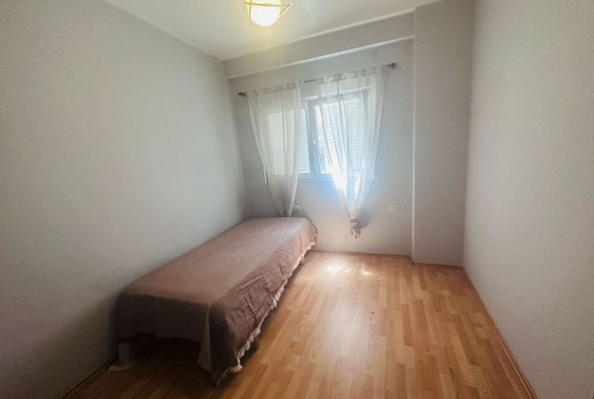Shtepi me qera Apartament ne Tirane, 2+1, Mobilimi E mobiluar, Pagesa 430  Euro.