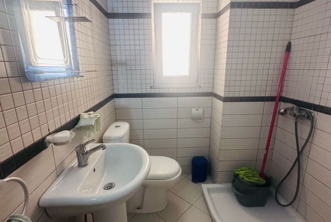 Shtepi me qera Apartament ne Tirane, 2+1, Mobilimi E mobiluar, Pagesa 430  Euro.