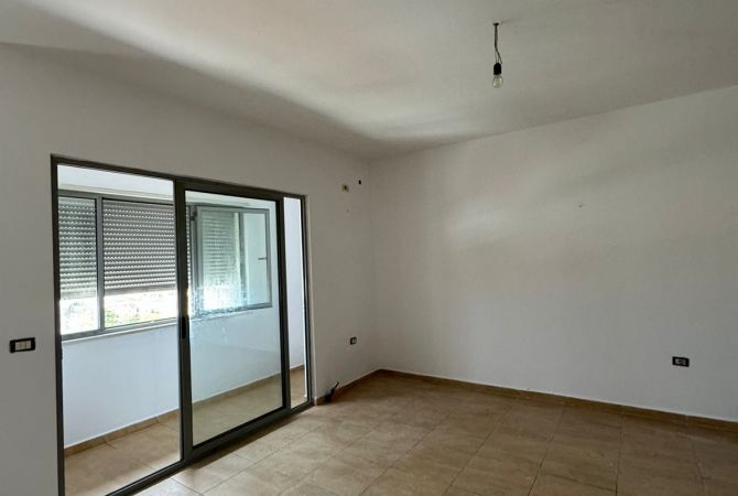 Shtepi me qera Apartament ne Tirane, 1+1, Mobilimi Pjeserisht e mobiluar, Pagesa 35,000  Leke.