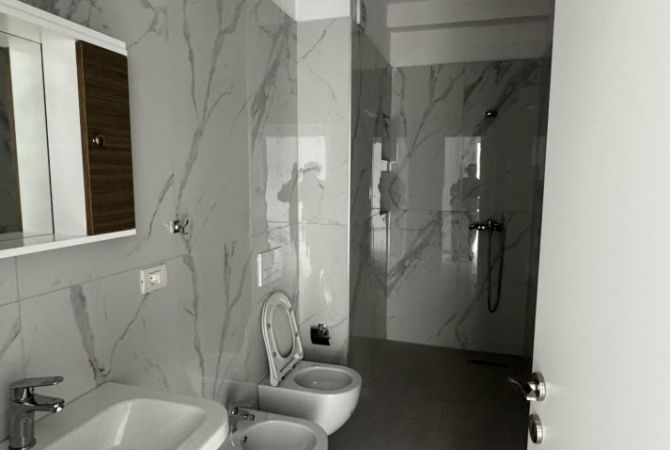 Shtepi me qera Apartament ne Tirane, 1+1, Mobilimi Pjeserisht e mobiluar, Pagesa 400  Euro.