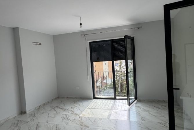 Shtepi me qera Apartament ne Tirane, 1+1, Mobilimi Pjeserisht e mobiluar, Pagesa 400  Euro.