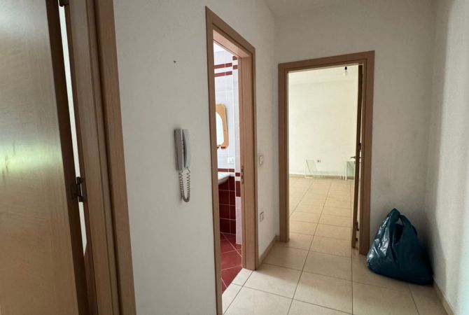 Shtepi me qera Apartament ne Tirane, 1+1, Mobilimi Bosh, pa mobiluar, Pagesa 35,000  Leke.